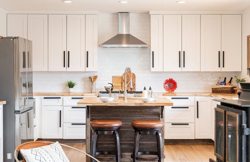Highland Estates House | Incredible Views, 2 Gourmet kitchens + Living Spaces! Park City Mountain View 6250