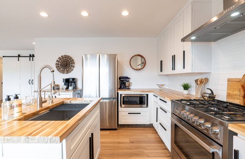 Highland Estates House | Incredible Views, 2 Gourmet kitchens + Living Spaces! Park City Mountain View 6250