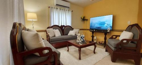 Los Frailes House | Increible Casa Con Piscina!
