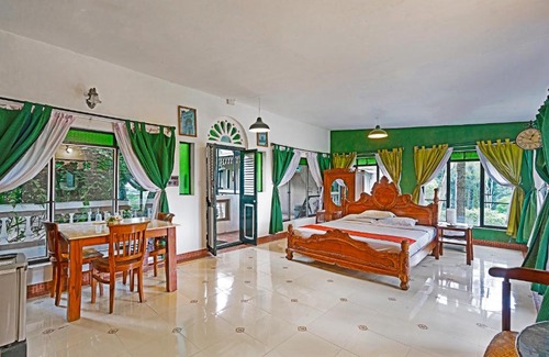 Salem Resort | INDeco Lake Forest