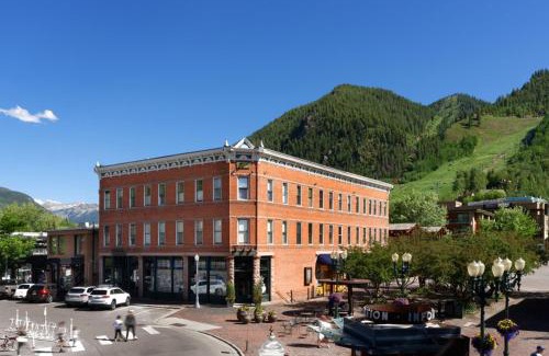 Downtown Hotel | Independence Square 211, Chic Hotel Room with Mountain Views, A/C, & Rooftop Hot Tub
