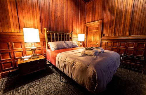 South Side Slopes Hotel | Independent hotel in historic building walking distance from the city
