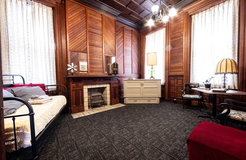 South Side Slopes Hotel | Independent hotel in historic building walking distance from the city