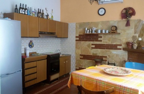 Mosciano Sant'Angelo House | Independent apartment in a villa with garden