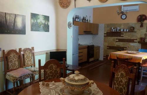 Mosciano Sant'Angelo House | Independent apartment in a villa with garden