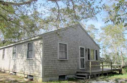 Indian Neck Heights House | Indian Neck Cottage with Beautiful Views (1310)
