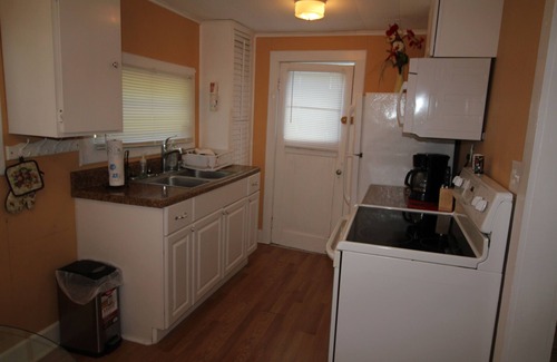 St. Lucie Village Cottage | Indian River lagoon Fishing Cottage 2 miles from the Atlantic Ocean w/250 dock