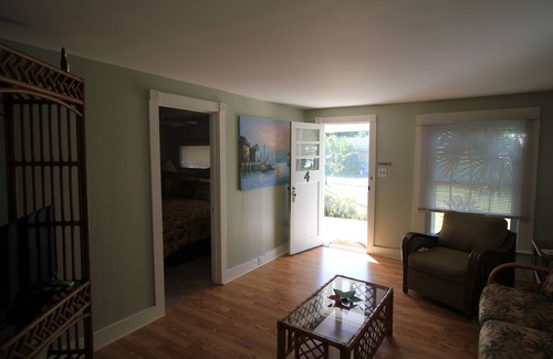 St. Lucie Village Cottage | Indian River Lagoon Waterfront Cottages, Cottage #4 The Flounder, I Brm King