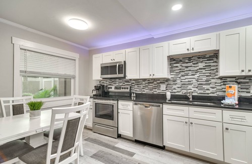 Indian Rocks Beach Apartment | Indian Rocks Beach Retreat: Walk to Beaches!