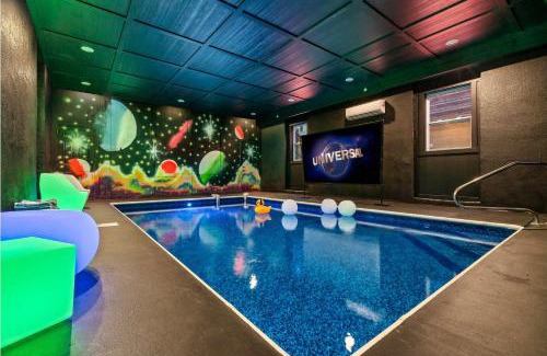 Caton House | Indoor Pool - Epic Game Room - MiniGolf - 24 Guests - 8 Bedrooms