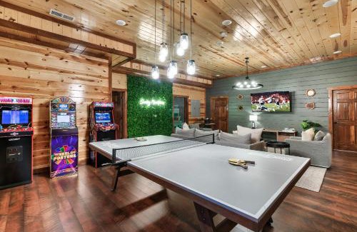 Caton House | Indoor Pool - Epic Game Room - MiniGolf - 24 Guests - 8 Bedrooms