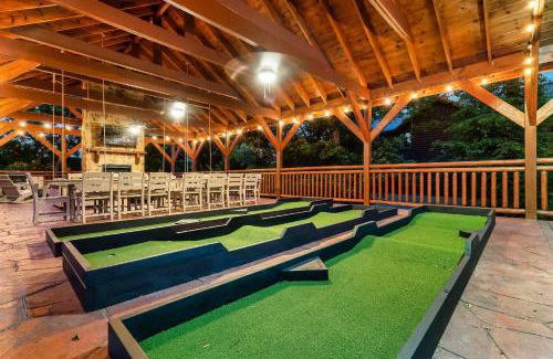 Caton House | Indoor Pool - Epic Game Room - MiniGolf - 24 Guests - 8 Bedrooms