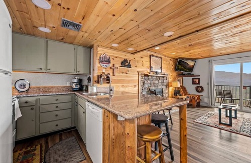 Gatlinburg - Pigeon Forge Apartment | Indoor Pool Sleeps 7 Mountain Views Playground