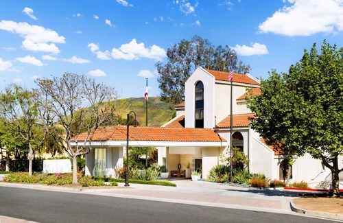Calabasas House | Indulge In An Unforgettable Getaway Experience! Dog-friendly Property, Pool!