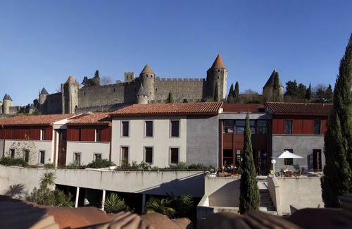 Carcassonne Hotel | Indulge in Home Like Comfort! Near Parc de Bellevue and Jardin des Plantes
