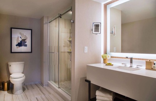 Bloor-Yorkville Hotel | Indulge in Luxury: Heated Indoor Pool, Dining Experiences & Pet-Friendly