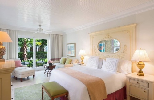 Grace Bay Hotel | Indulge in Oceanfront Luxury with Pool, Gourmet Dining, and Beach Access