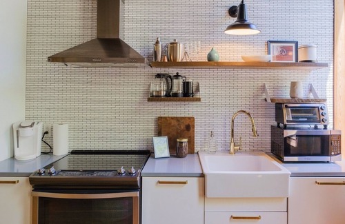 Arts District Apartment | Industrial Chic Apartment Steps from Broadway (Loft 202)