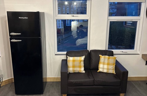 Leeds Apartment | Industrial Studio Near Headingley Stadium