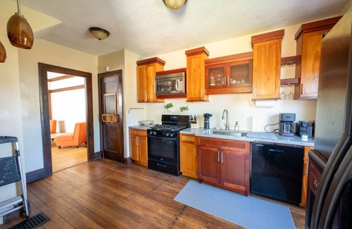 Mapleton/Fall Creek House | INDY Big House - 6 bedrooms w/Fenced Big Backyard