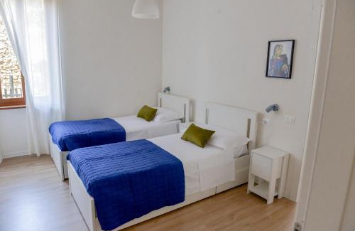 Salo Apartment | Ines Lake Garden - with private parking & garden
