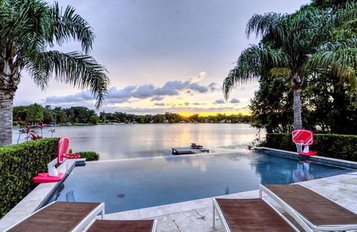 Dover Shores West House | Infinity pool Luxury furnishings 48 amp level 2 E.V. charger