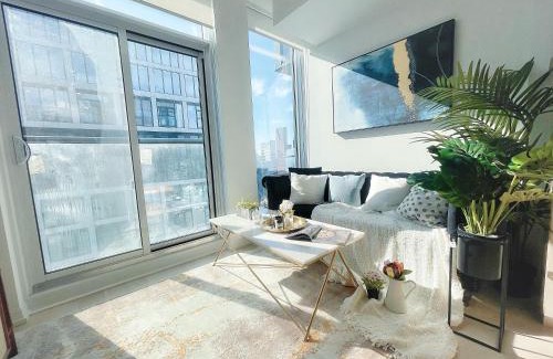 Garden District Apartment | INFIVILLA Duplex Penthouse Suites Skyline Lake View Downtown Toronto