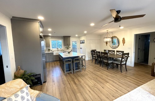 Sandbridge House | Inground Pool! 3 min walk to beach, dining. Dog friendly! 5 BR Sleeps 16