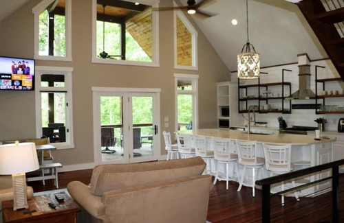 Seneca House | Inlet Dr - Lake Keowee Home In Town and Close to Clemson