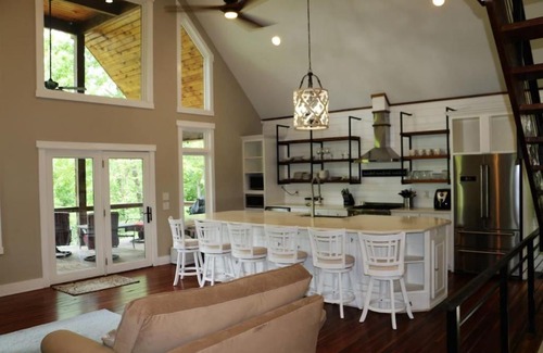 Seneca House | Inlet Dr - Lake Keowee Home In Town and Close to Clemson