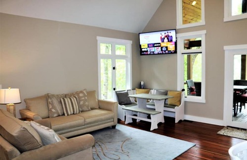 Seneca House | Inlet Dr - Lake Keowee Home In Town and Close to Clemson