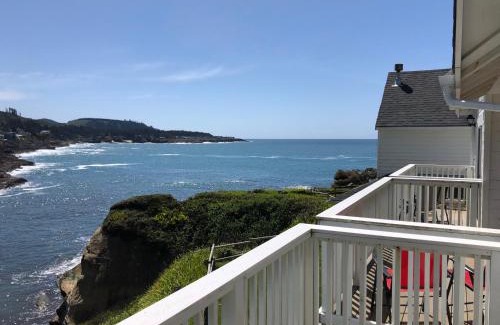 Depoe Bay Hotel | Inn at Arch Rock
