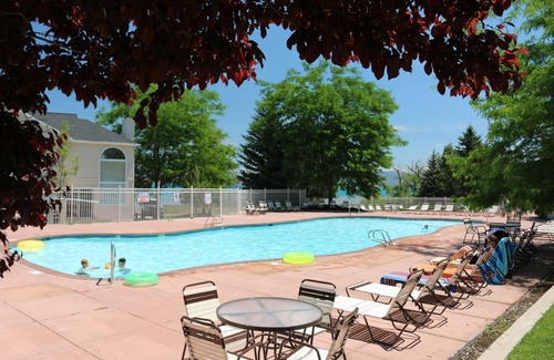 Harbor Village Condo | Inn Building Condo #106 Mountain View | 1 Bed, 1 Bath