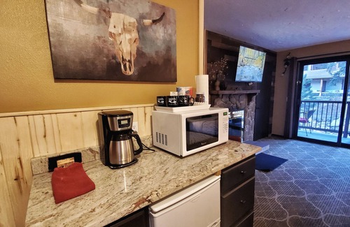 Estes Park Hotel | Inn on Fall River & Fall River Cabins