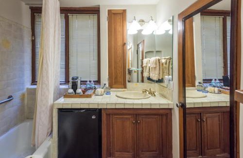 Taos Hotel | Inn on La Loma Plaza