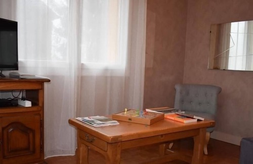 Saint-Hippolyte House | Inn Saint-Hippolyte, 2 bedrooms, 5 people