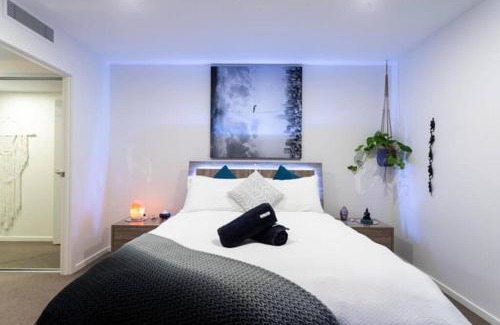 East Brisbane Apartment | Inner city 1 bedroom Apartment with Rooftop pool and Parking - Serain Residences