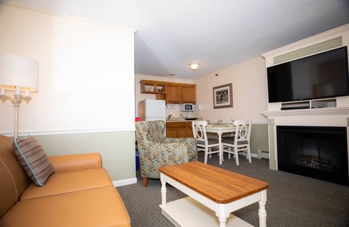 Ogunquit Hotel | InnSeason Resorts The Falls at Ogunquit