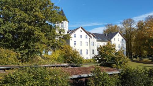 Hohen Niendorf Apartment | Inspektorenhaus am Jagdschloss mit Meerblick