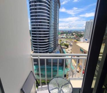 Poblacion District Apartment | INSPIRIA Condo Free Airport Pickup for 3 nights stay or more
