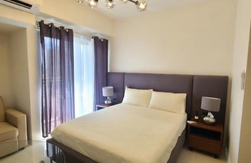 Poblacion District Apartment | INSPIRIA Condo Free Airport Pickup for 3 nights stay or more
