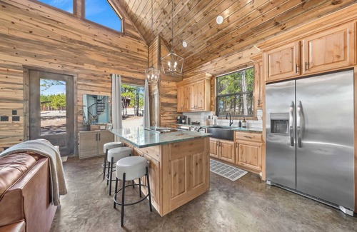 Pickens Cabin | Intimate Woodland Escape Spa-Fire pit - Sleeps 4
