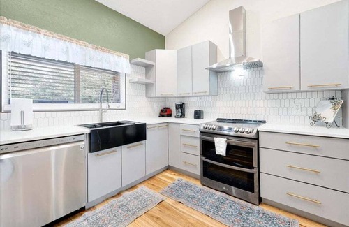 Haines City House | Into the woods - Spacious Retreat