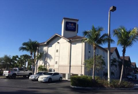 Hunt Club Hotel | Intown Suites Extended Stay West Palm Beach FL - Military Trail Rd