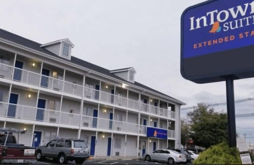 Buechel Apartment | InTown Suites Extended Stay Louisville KY - Airport