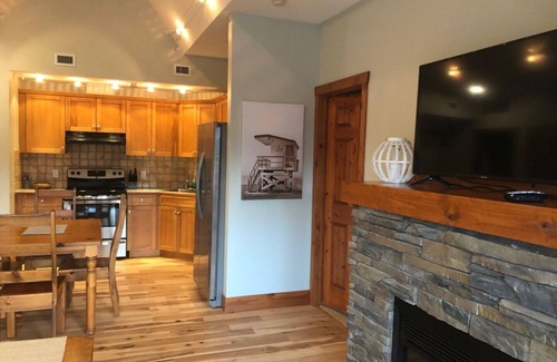 East Kootenay Condo | Invermere's Heron Point - 2 Br Condo,Hot Tub,Skiing! Walk to Town, Bakery,Shops