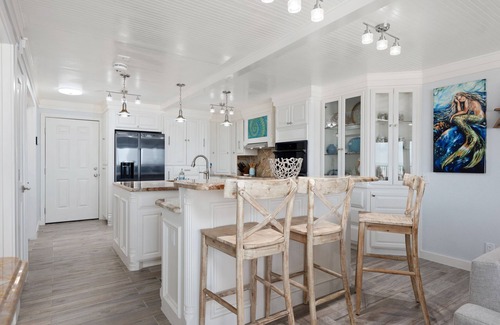 South Padre Island Condo | Inverness 1104-Elegant coastal penthouse;Beachfront balcony & pool