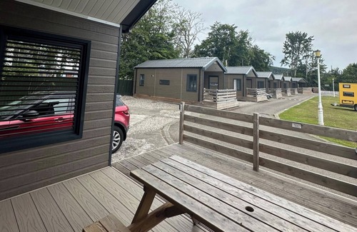 South Galson Cabin | Inverness Lodge-Free Parking-Balcony-Sleeps 4