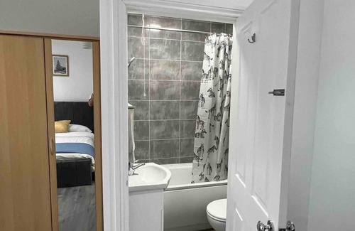 Clayhall Apartment | Inviting 2-bed Apartment in Ilford