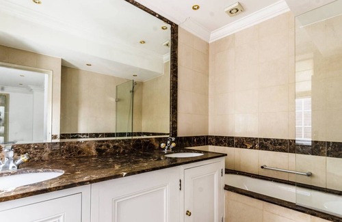 Knightsbridge Apartment | Inviting 2-bed Apartment in London